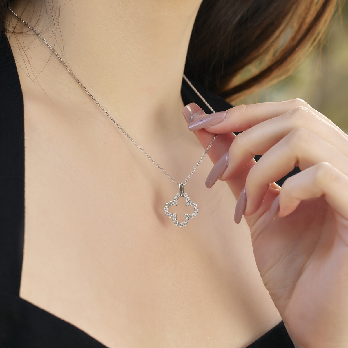 [AuraEcho]Four-Leaf Clover Hollow Design Exquisite Necklace