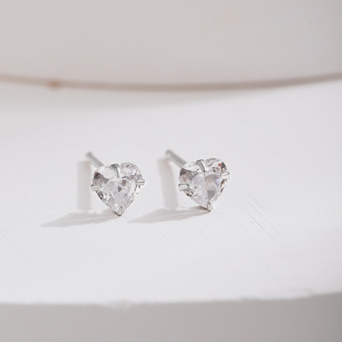[AuraEcho]Sparkling Heart Shaped Simple Earrings
