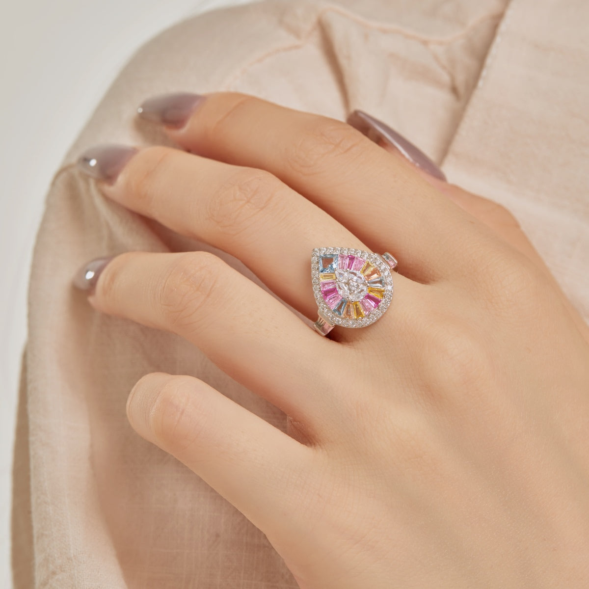 [AuraEcho]Elegant Colorful Water Drop Shape Banquet Ring