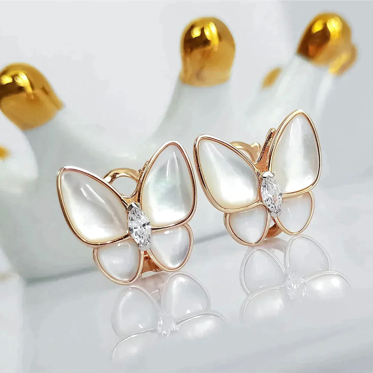 [AuraEcho]BUTTERFLY MOP DIAMOND EARRINGS