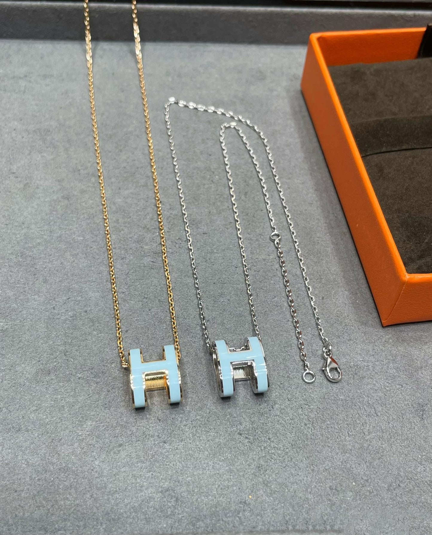 [AuraEcho]POP H SKY BLUE NECKLACE
