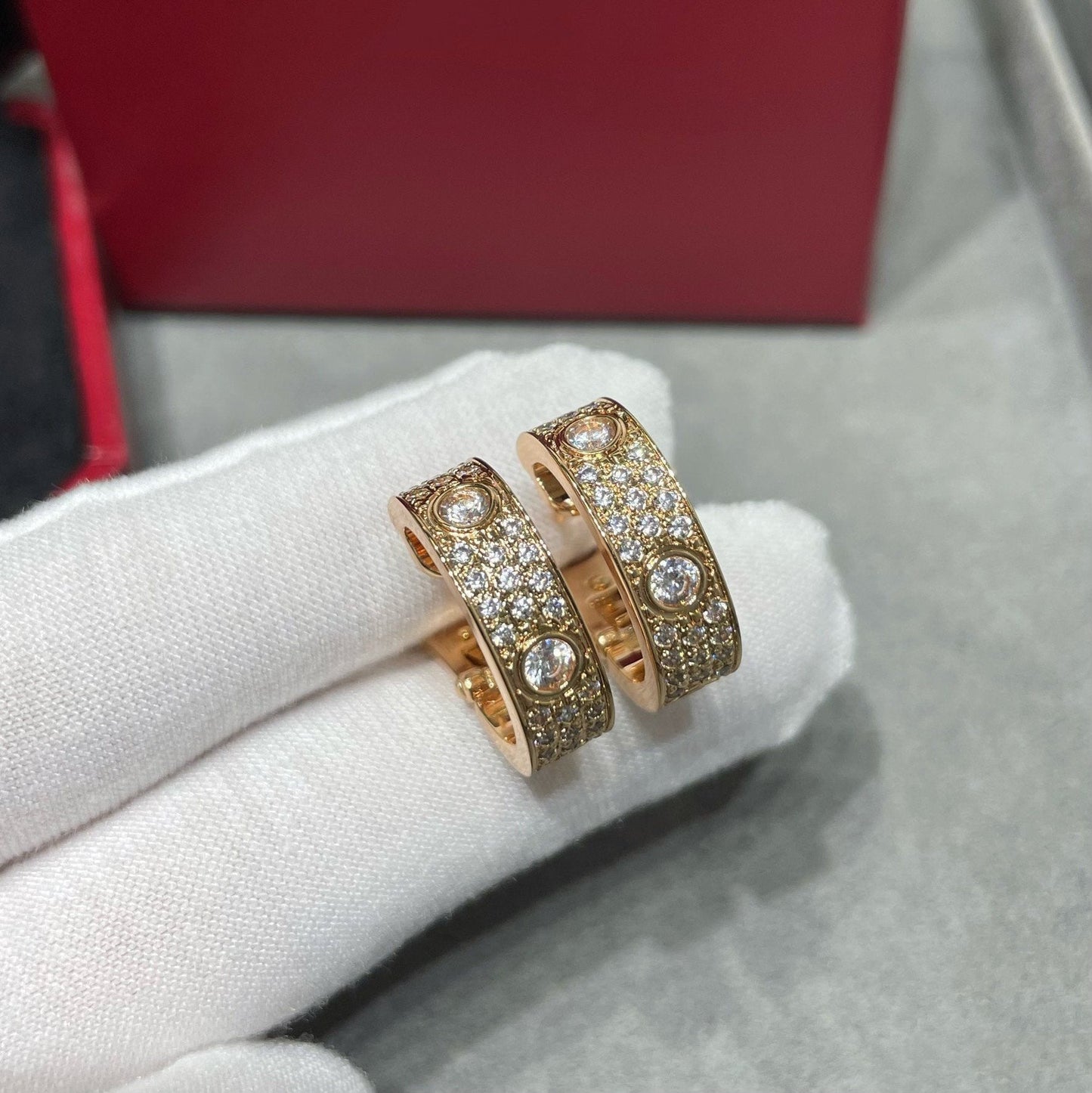 [AuraEcho]LOVE 5.5MM DIAMOND PAVED EARRINGS