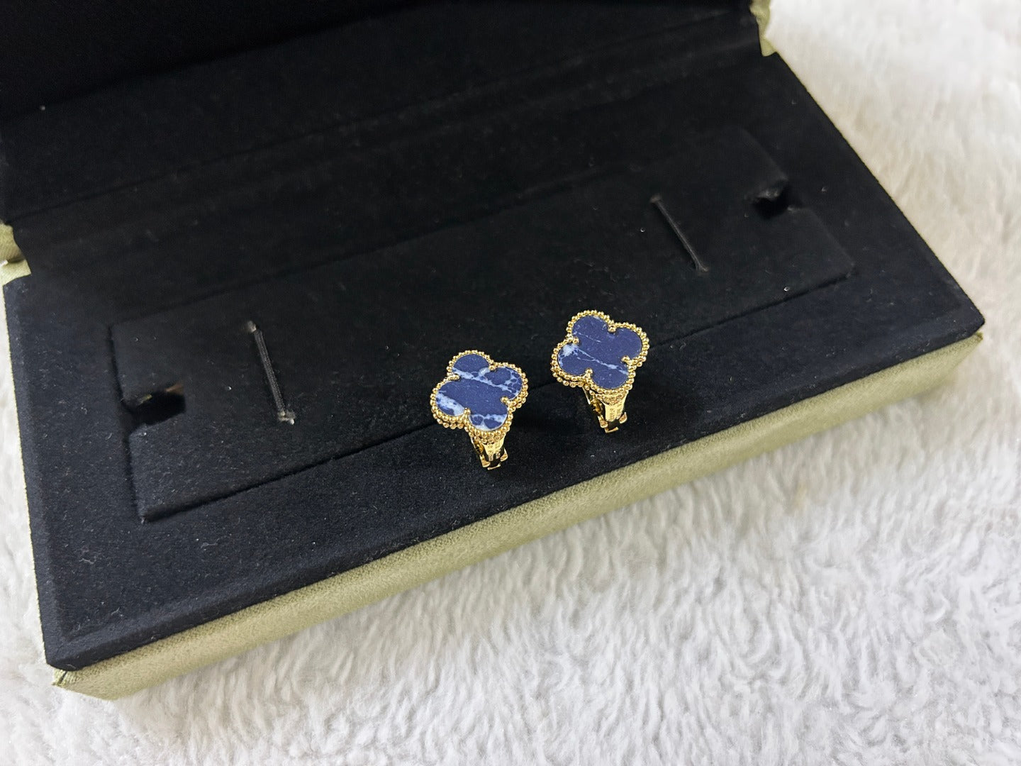 [AuraEcho]CLOVER PIETERSITE MEDIUM STUD EARRINGS