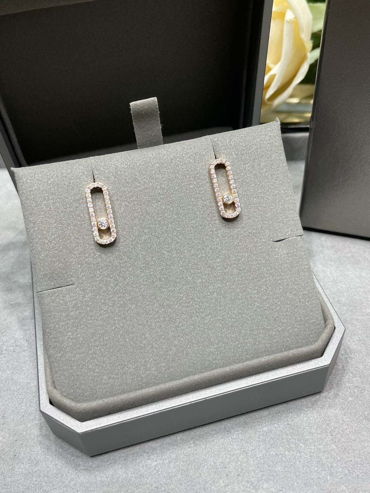 [AuraEcho]MOVE UNO STUD DIAMOND PAVED EARRINGS