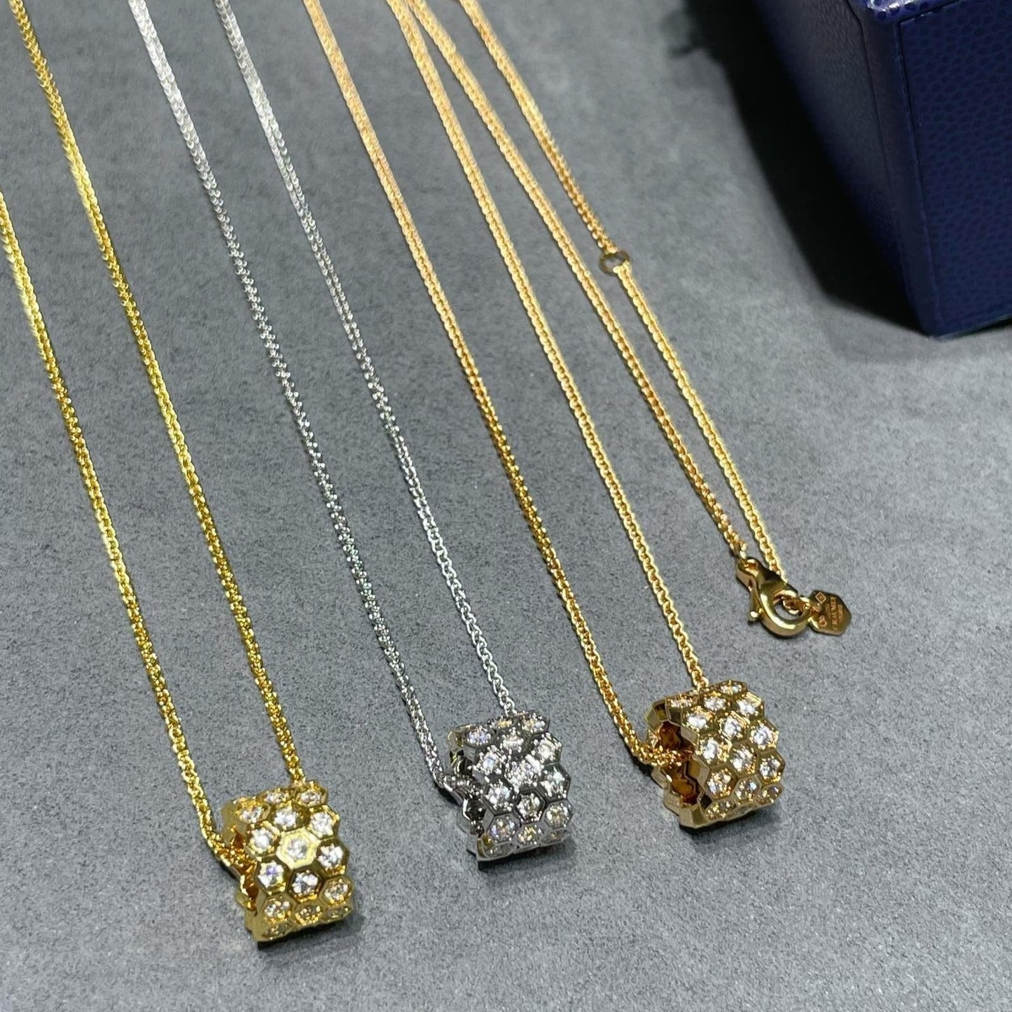 [AuraEcho]BEE LOVE DIAMOND PAVED 3 ROW NECKLACE