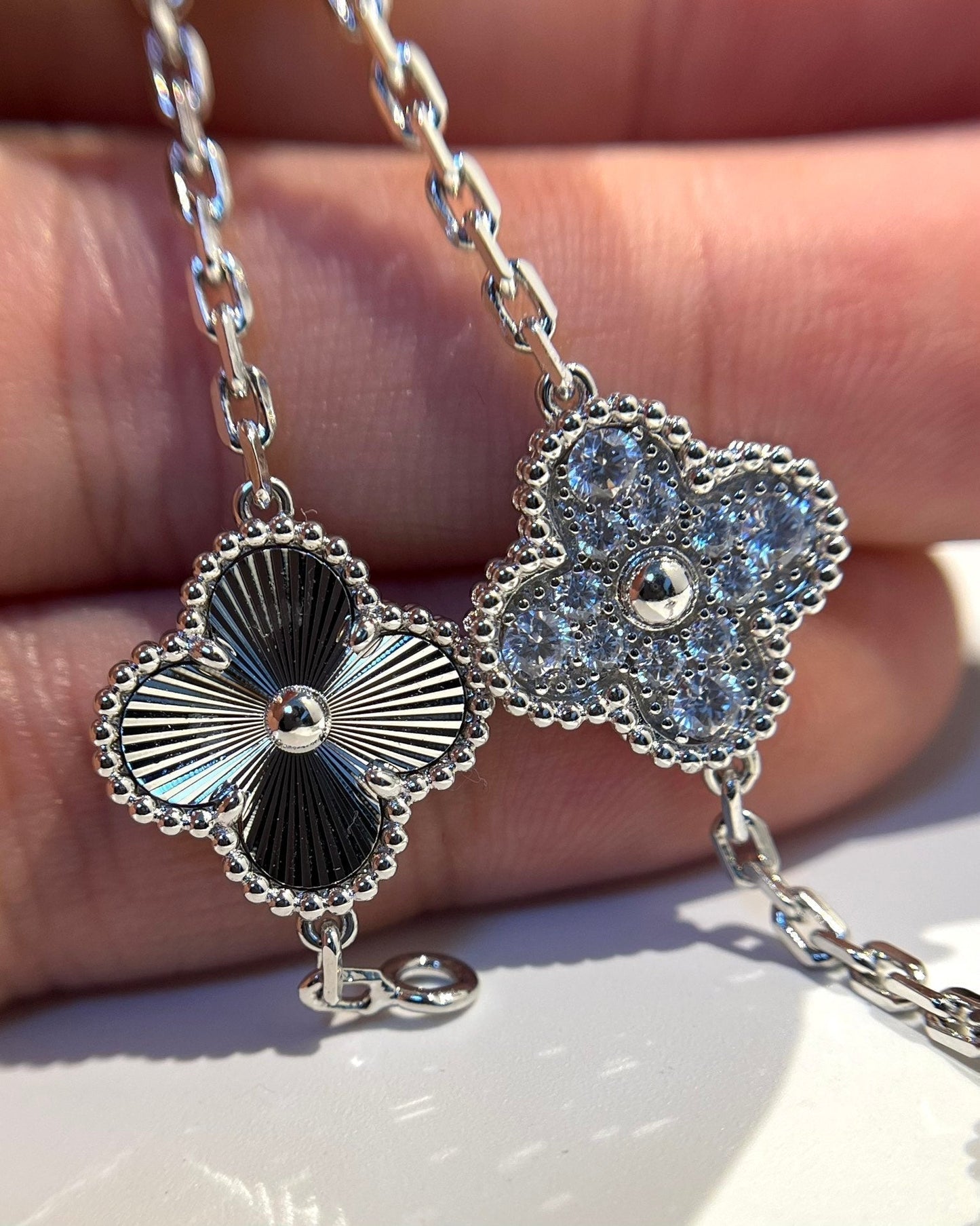 [AuraEcho]CLOVER 5 MOTIF SILVER DIAMOND BRACELET