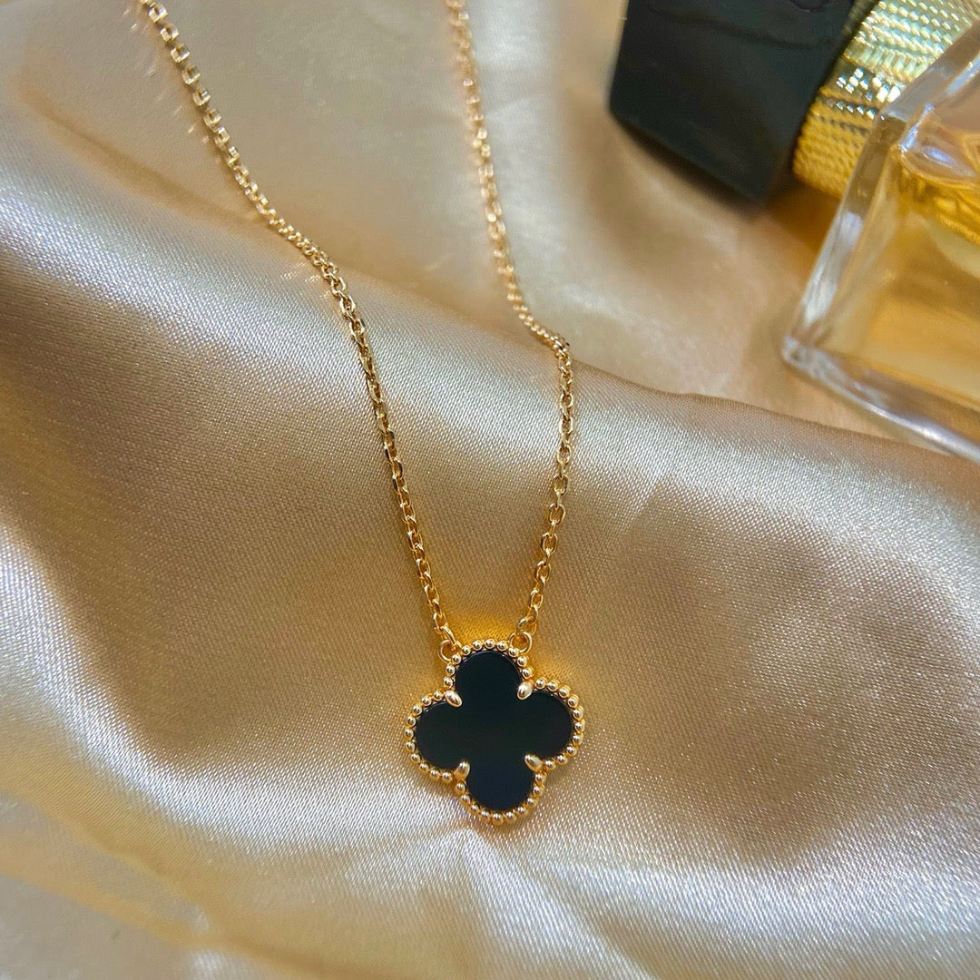 [AuraEcho]CLOVER 15MM BLACK ONYX SINGLE FLOWER NECKLACE