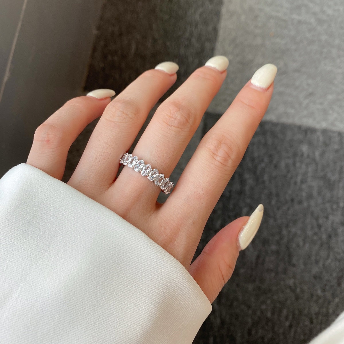 [AuraEcho]Ornate Oval Cut Tennis Ring