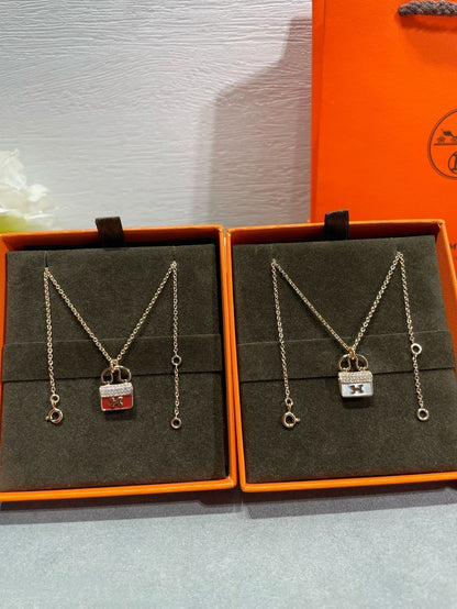 [AuraEcho]H CIRCE MOISSANITE PENDANT NECKLACE GOLD