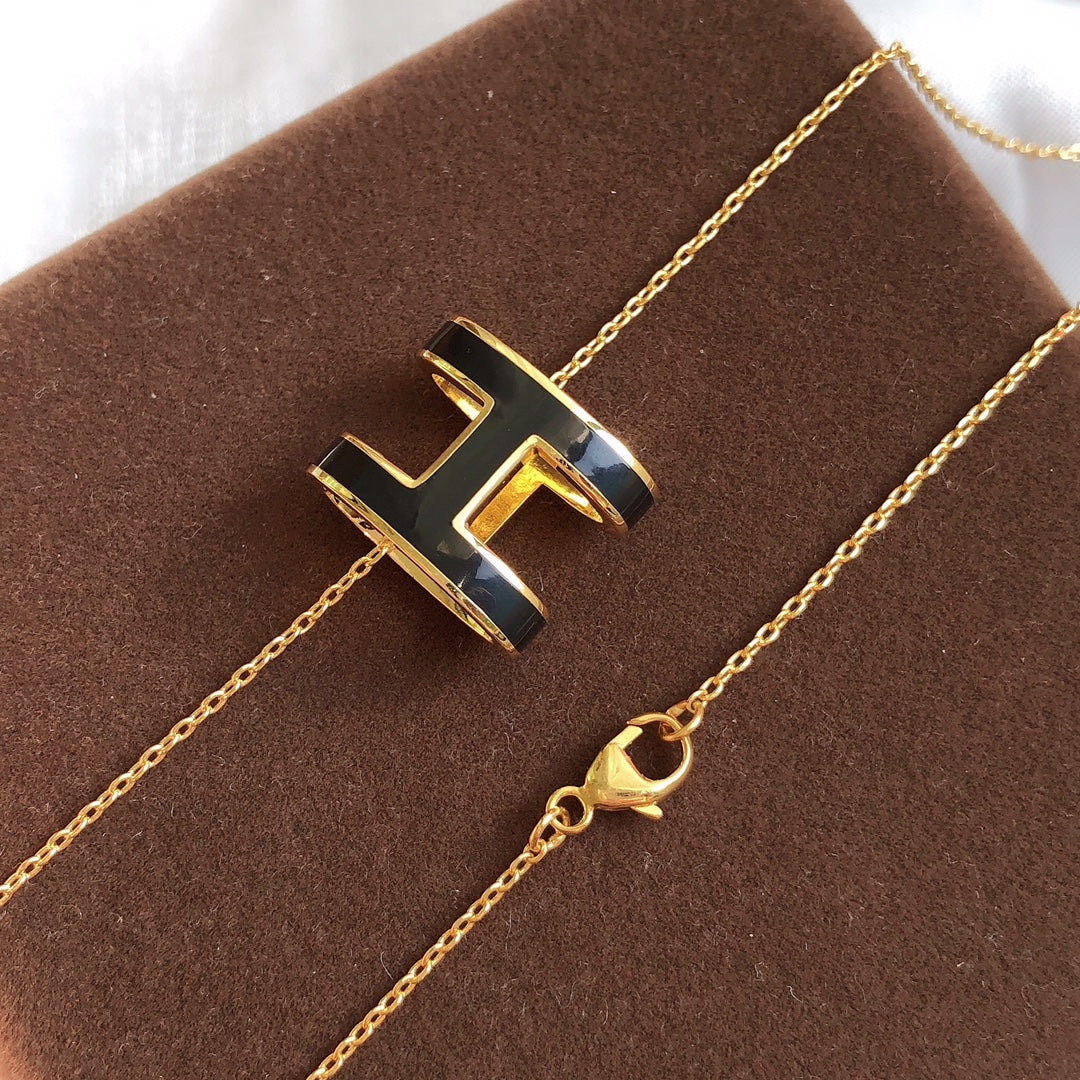 [AuraEcho]HM CLIC BLACK ENAMEL GOLD NECKLACE